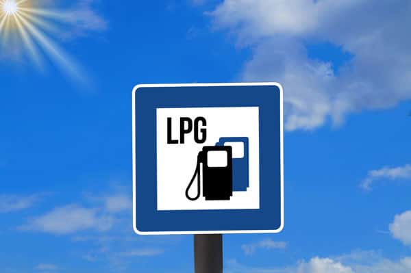 Schild einer LPG-Tankstelle in Europa